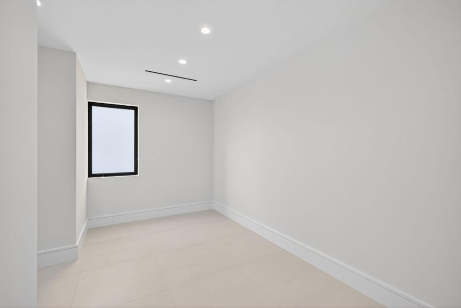 Spacious, unfurnished interior of a new home in , Fort Lauderdale (Image 17). Spacious, unfurnished interior of a new home in , Fort Lauderdale (Image 17).