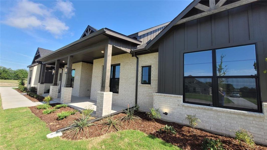 Exterior details and patio area of a home in , Midlothian (Image 4).