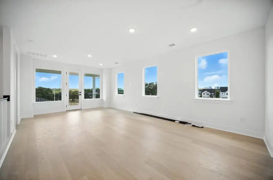 Spacious, unfurnished interior of a new home in Foxfield, Austin (Image 10). Spacious, unfurnished interior of a new home in Foxfield, Austin (Image 10).