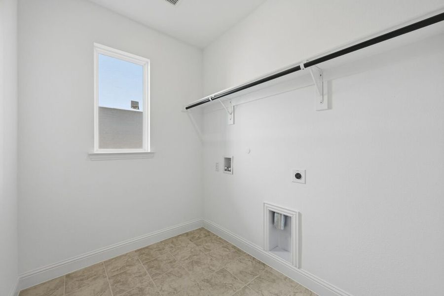 Spacious, unfurnished interior of a new home in Highland Lakes, McKinney (Image 29).