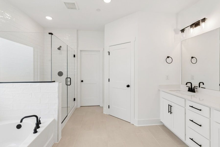 Owner's Bathroom Owner's Bathroom