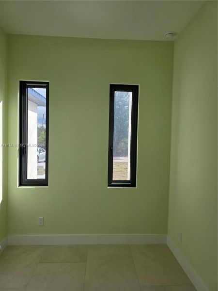 Spacious, unfurnished interior of a new home in , Lehigh Acres (Image 18).