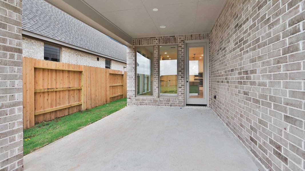 Exterior details and patio area of a home in Lakes of Cane Island, Katy (Image 3).