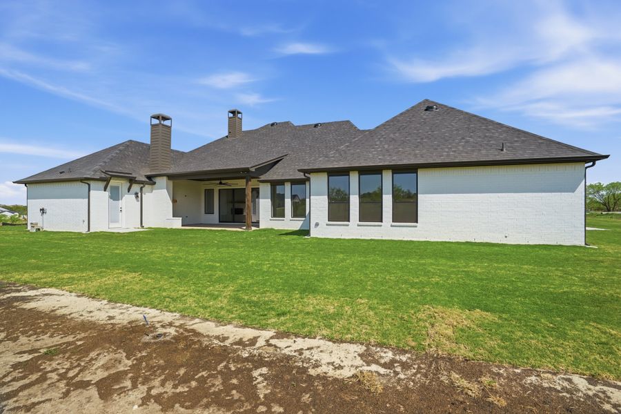 Exterior details and patio area of a home in Summit Ranch, Aledo (Image 4).