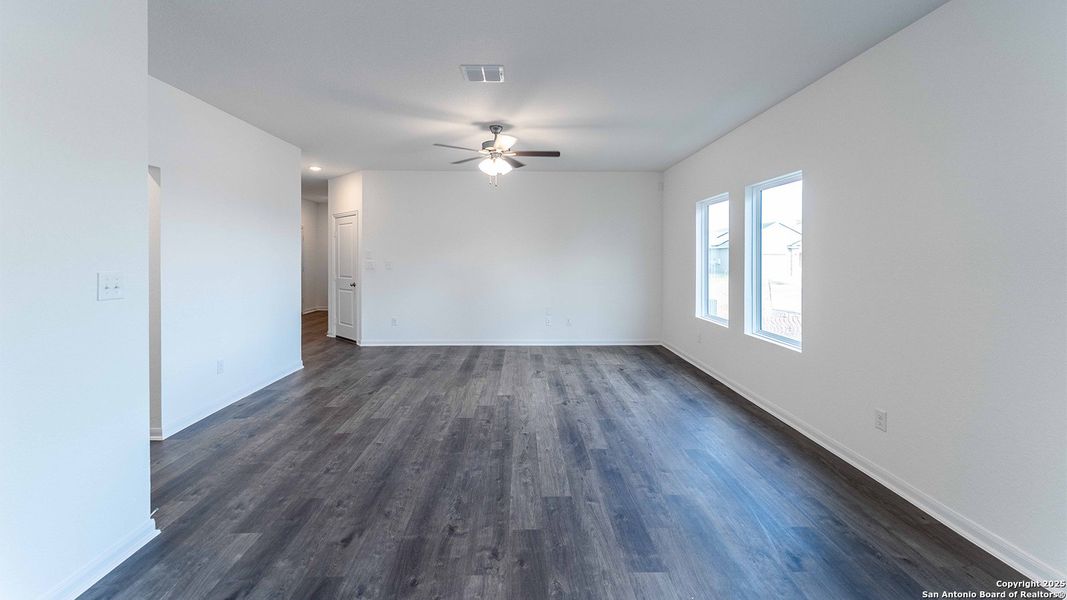 Spacious, unfurnished interior of a new home in Katzer Ranch, Converse (Image 11).
