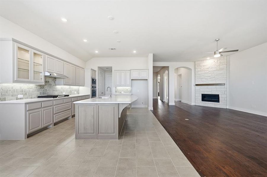 Furnished interior view inside a new home in Canyon Creek Estates, Sherman (Image 9).