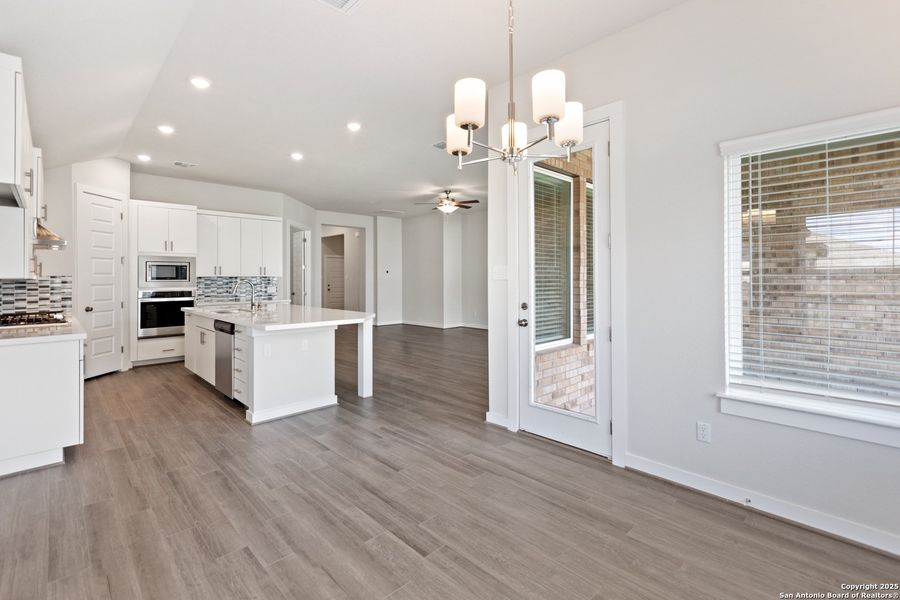 Spacious, unfurnished interior of a new home in Veramendi, New Braunfels (Image 20).