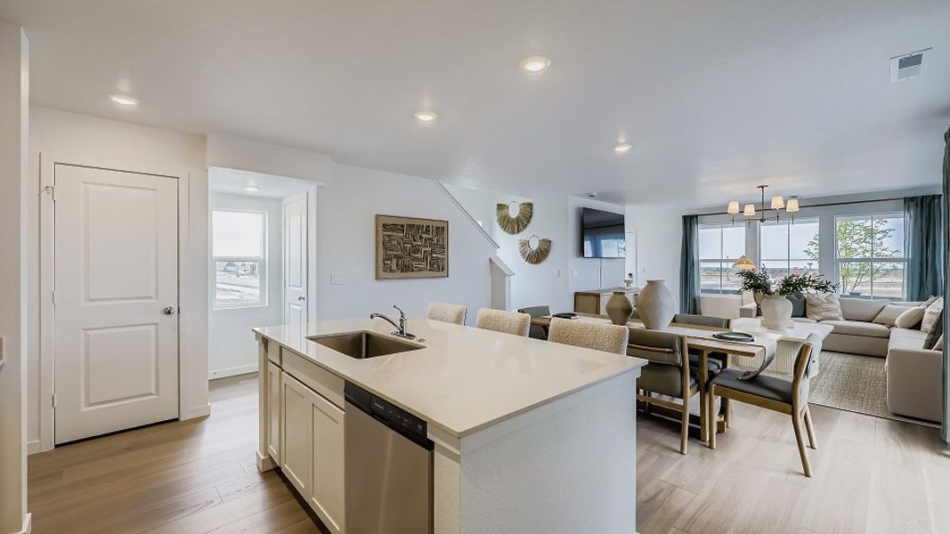 2203 Expedition Kitchen 2of2 F1