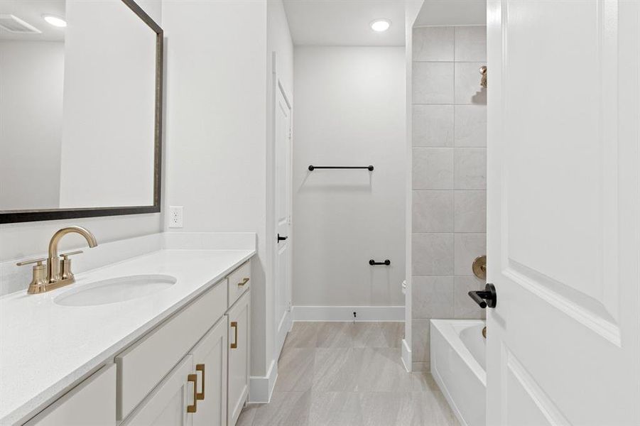 029-2884Enfield-TheColony-TX-75056-Bathroom3.jpg-SMALL 029-2884Enfield-TheColony-TX-75056-Bathroom3.jpg-SMALL