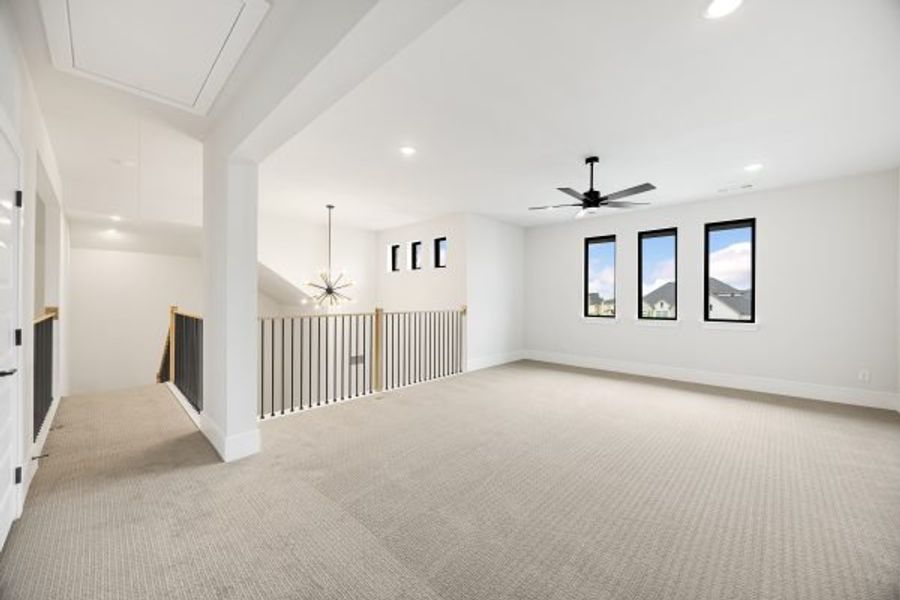 Spacious, unfurnished interior of a new home in Heath Golf and Yacht Club, Heath (Image 54).