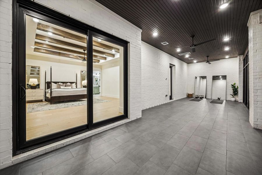 Spacious, unfurnished interior of a new home in , Houston (Image 23).