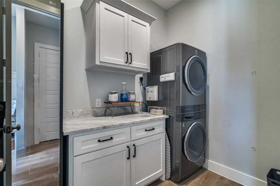 Furnished interior view inside a new home in Somerset Park, Rockwall (Image 25).