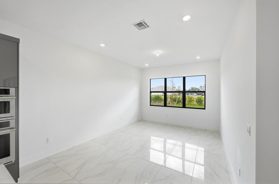 28-print-10140-royal-ascot-avenue