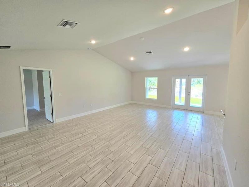 Spacious, unfurnished interior of a new home in Lehigh Acres, Lehigh Acres (Image 11).