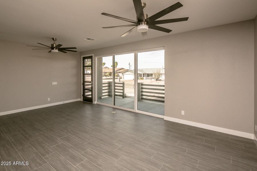 700EmpressDr_09 (1) 700EmpressDr_09 (1)