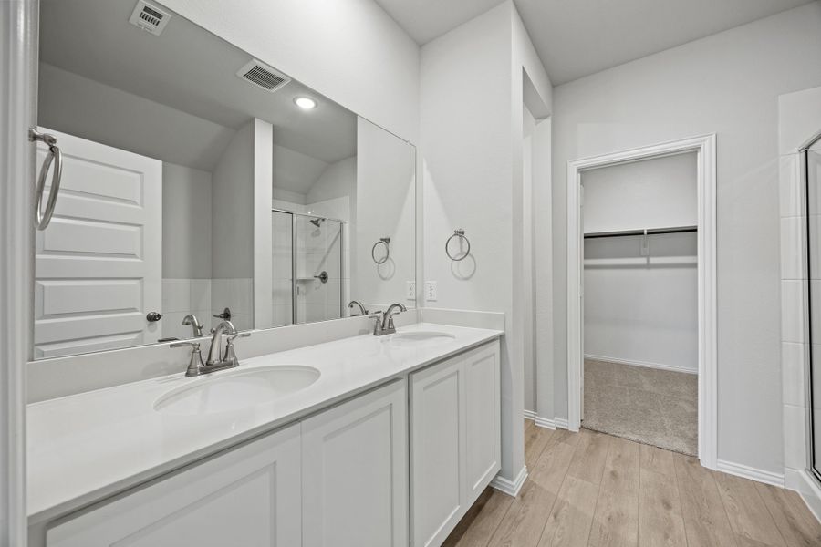 Furnished interior view inside a new home in Rolling Ridge, Van Alstyne (Image 7).