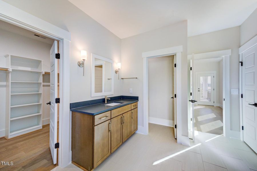 Theodore C_Owners Suite Bath4_Drees