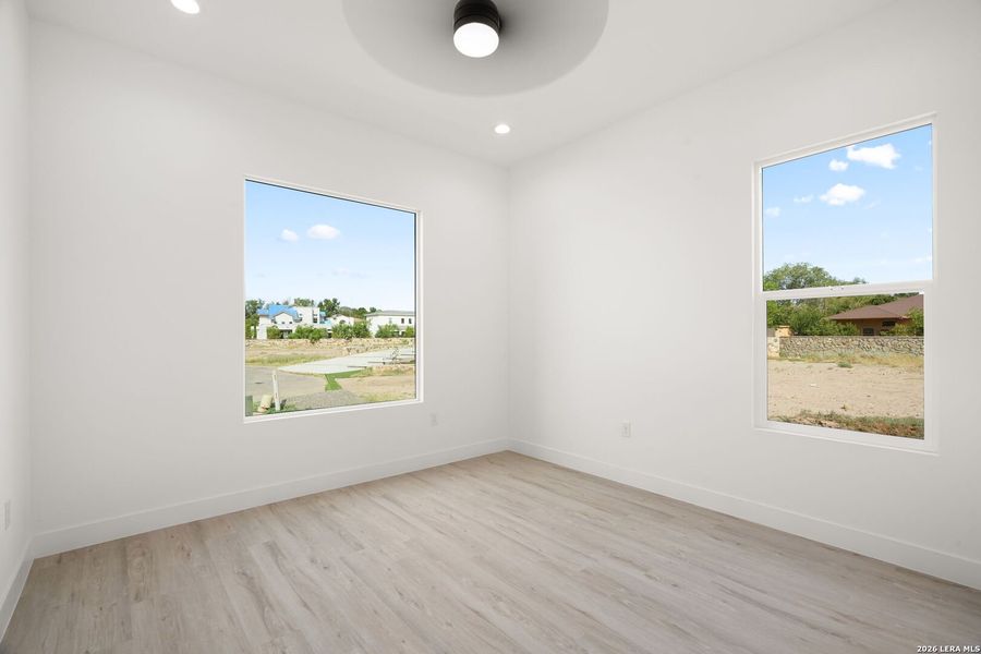 Spacious, unfurnished interior of a new home in , El Paso (Image 39).