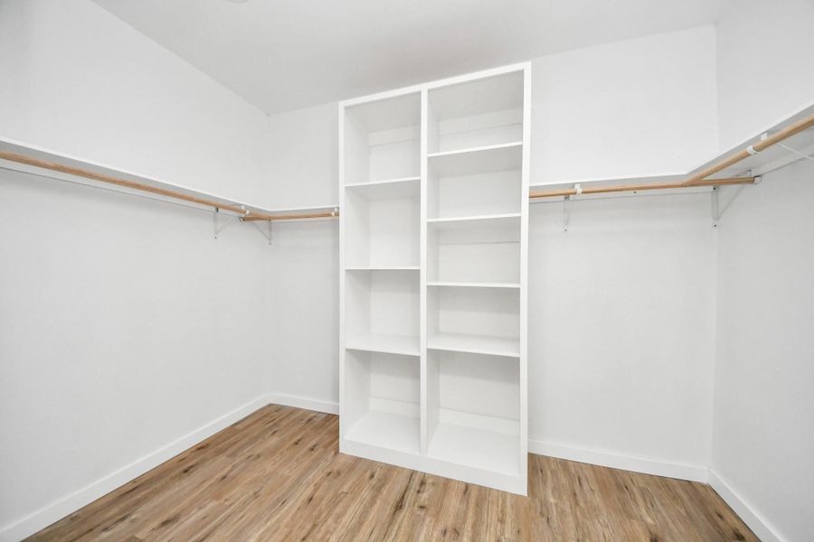Spacious, unfurnished interior of a new home in , Houston (Image 33).