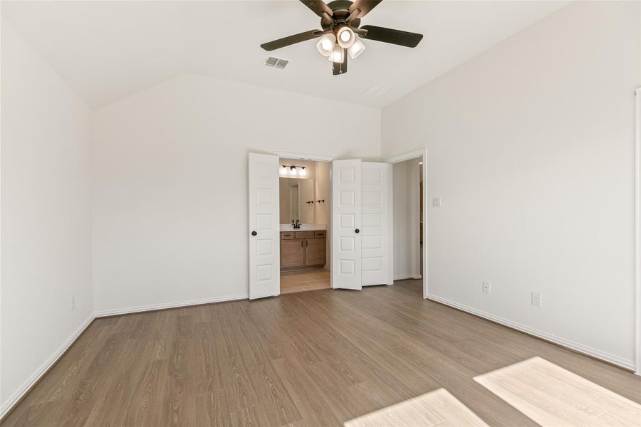 Spacious, unfurnished interior of a new home in Ellis Cove, Seabrook (Image 22).
