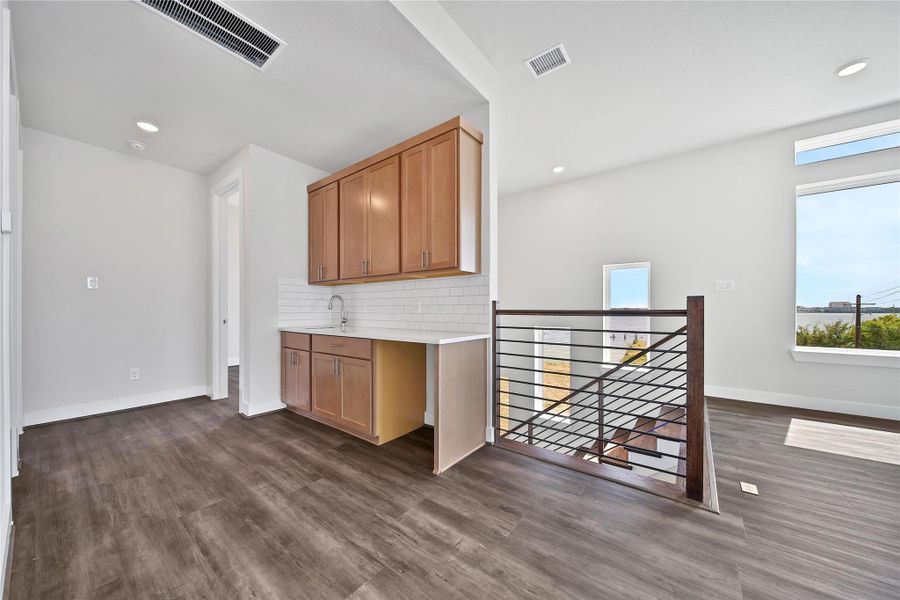 Spacious, unfurnished interior of a new home in Lago Pointe, Seabrook (Image 11).