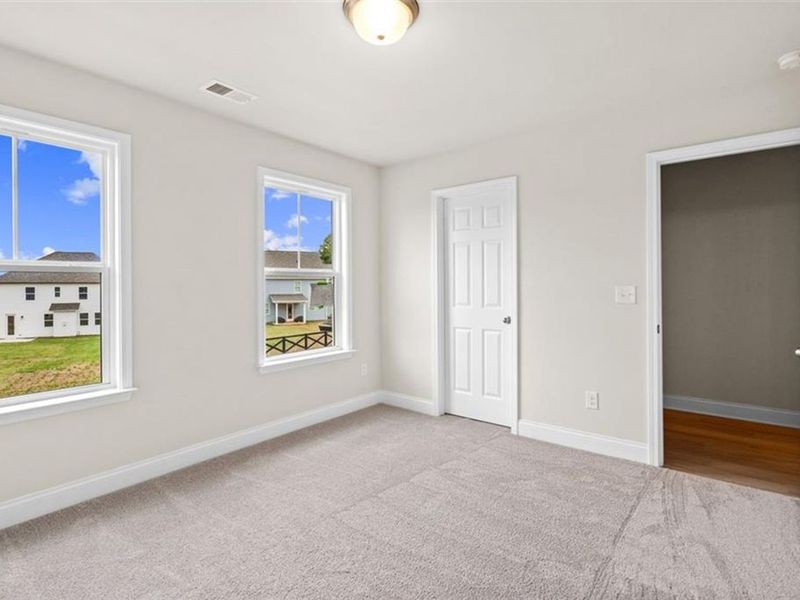 Spacious, unfurnished interior of a new home in Wehunt Meadows, Hoschton (Image 34).