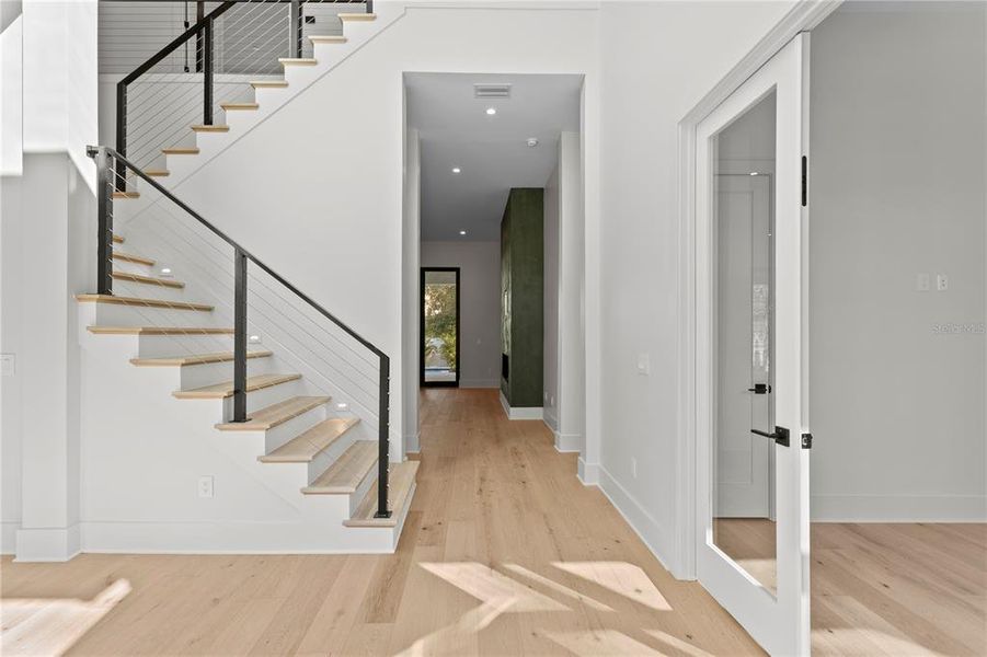 Spacious, unfurnished interior of a new home in , Tampa (Image 27).