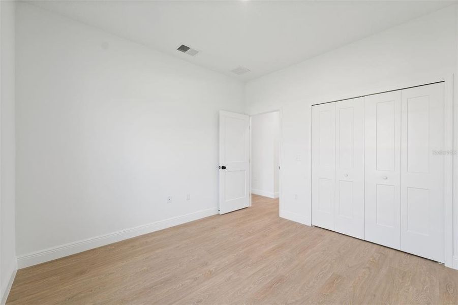 Spacious, unfurnished interior of a new home in , Ocala (Image 14).