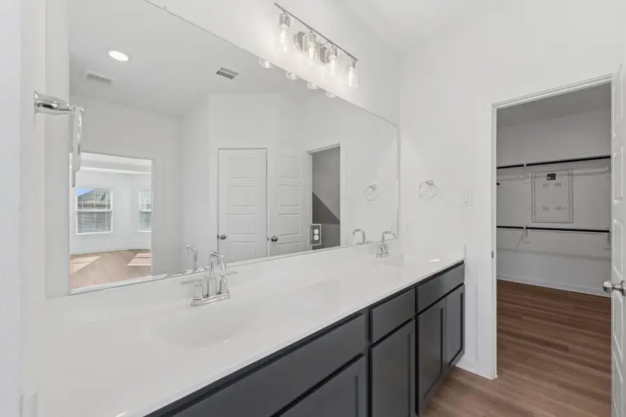 Furnished interior view inside a new home in Miller's Pond, Rosenberg (Image 7).