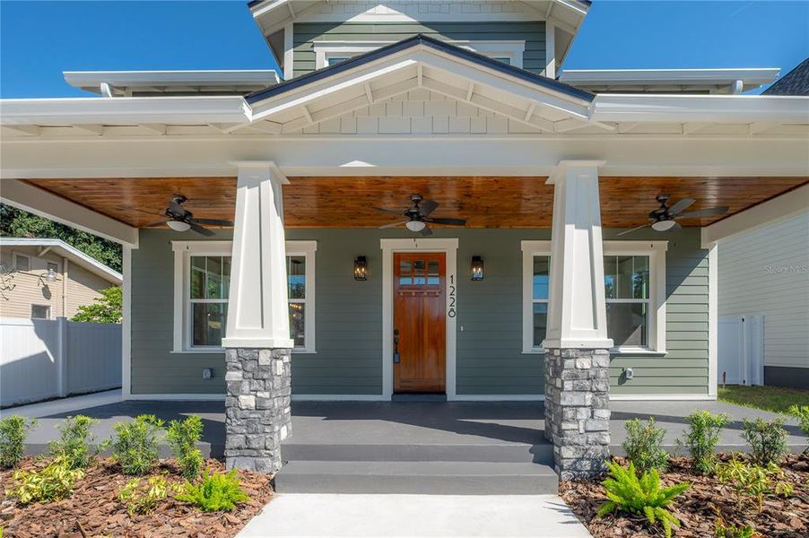 Exterior details and patio area of a home in , Tampa (Image 25).
