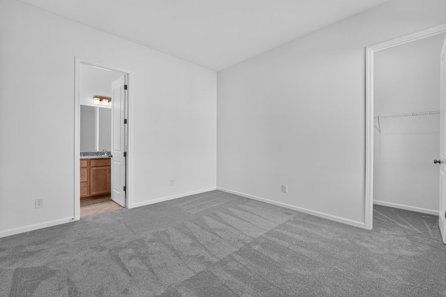 Spacious, unfurnished interior of a new home in Estates at Sugar Creek, Fort Mill (Image 26).