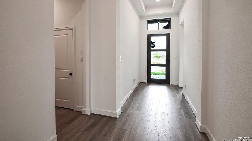 Spacious, unfurnished interior of a new home in Veramendi 60', New Braunfels (Image 13).