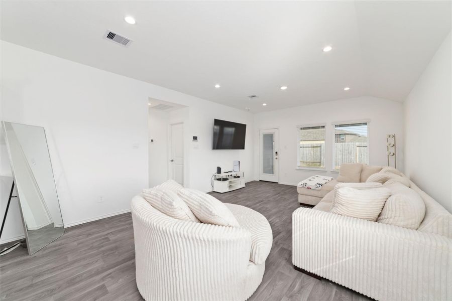 Furnished interior view inside a new home in Breckenridge Forest, Spring (Image 7). Furnished interior view inside a new home in Breckenridge Forest, Spring (Image 7).