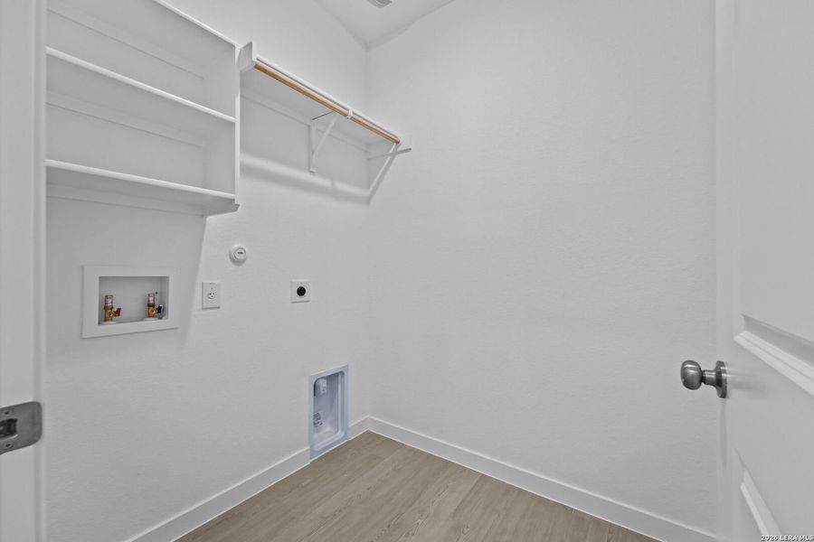 Spacious, unfurnished interior of a new home in Waterwheel, San Antonio (Image 11).