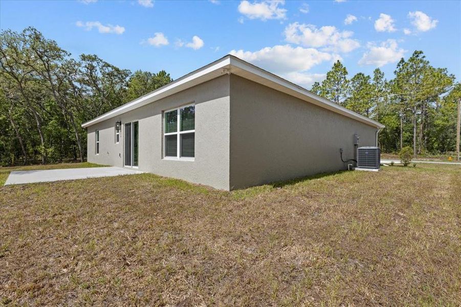 Exterior details and patio area of a home in , Citrus Springs (Image 4).