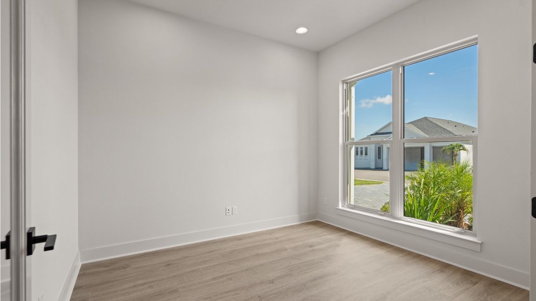 Spacious, unfurnished interior of a new home in Turnleaf, Punta Gorda (Image 17).