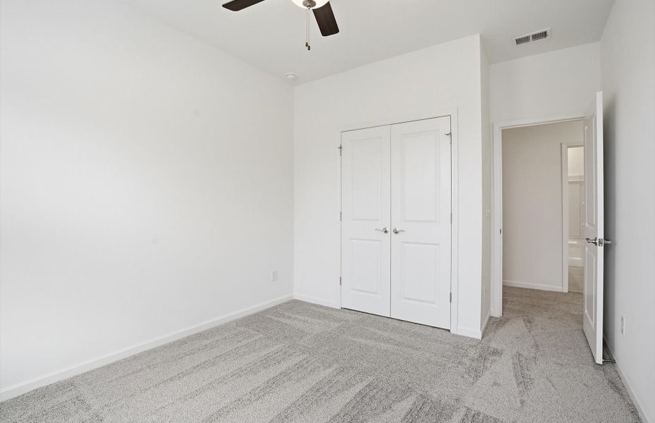 Spacious, unfurnished interior of a new home in Alston Park, Greenville (Image 17).