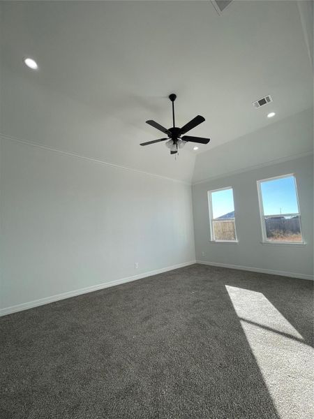 Spacious, unfurnished interior of a new home in , Anahuac (Image 11).