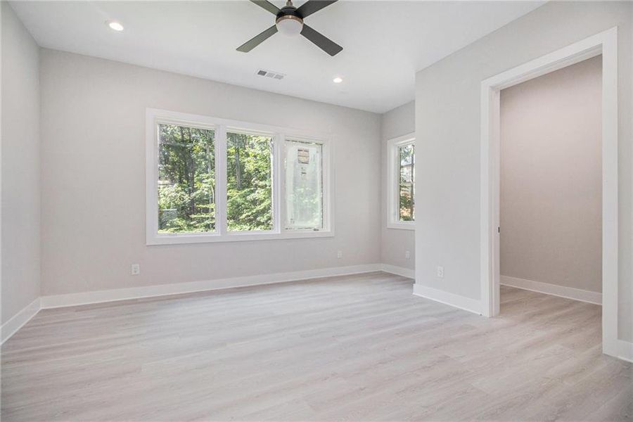 Spacious, unfurnished interior of a new home in , Alpharetta (Image 37).