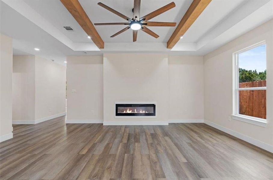 Spacious, unfurnished interior of a new home in , Granbury (Image 13).