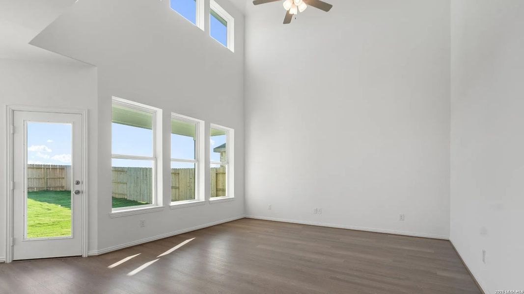 Spacious, unfurnished interior of a new home in Veranda, San Antonio (Image 7).