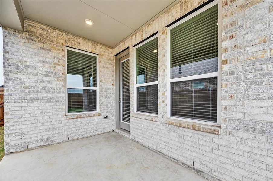 Exterior details and patio area of a home in Heritage Ranch, Sherman (Image 15).