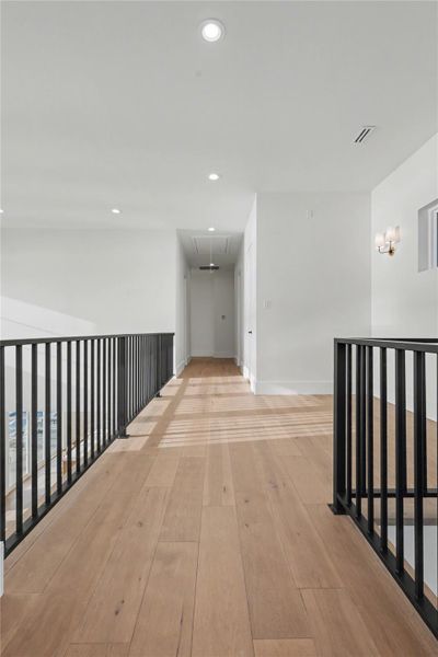 Spacious, unfurnished interior of a new home in , Galveston (Image 36).