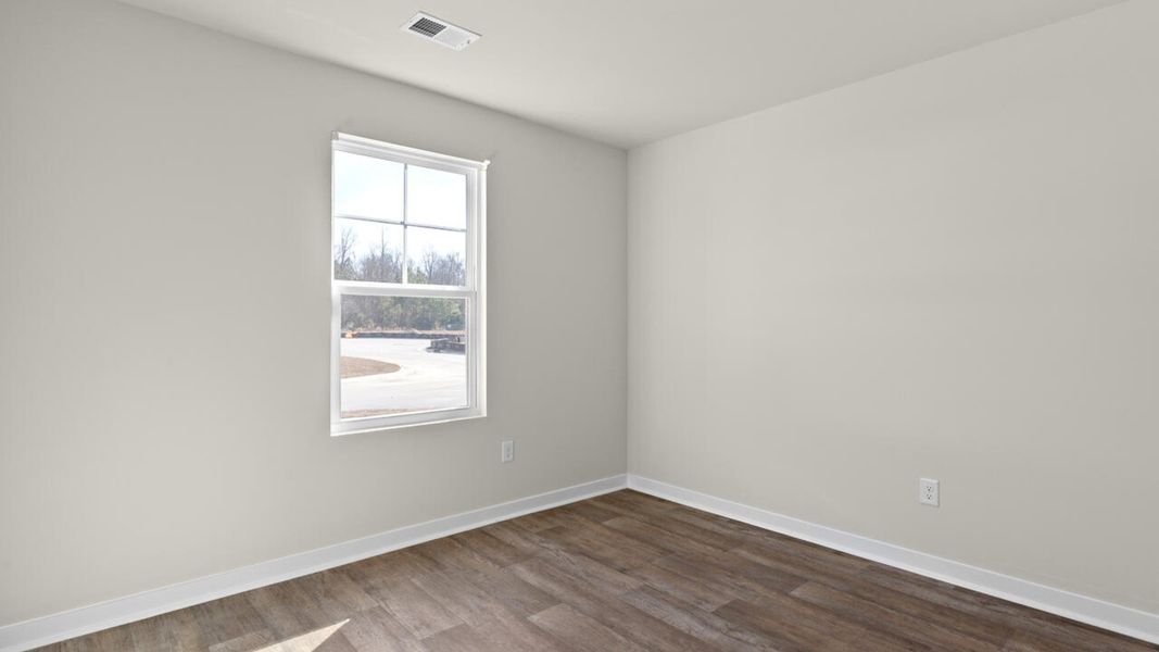 Spacious, unfurnished interior of a new home in Eagle Creek, Bolivia (Image 19).