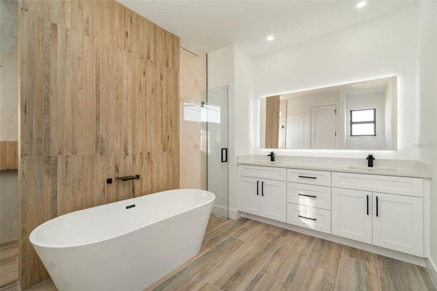 Furnished interior view inside a new home in , Cape Coral (Image 8).