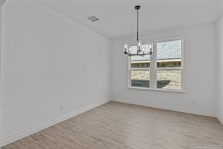 Spacious, unfurnished interior of a new home in Bison Ridge, San Antonio (Image 10). Spacious, unfurnished interior of a new home in Bison Ridge, San Antonio (Image 10).