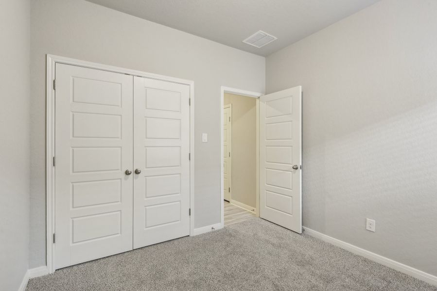 Spacious, unfurnished interior of a new home in Lexington Parke, Del Valle (Image 27).