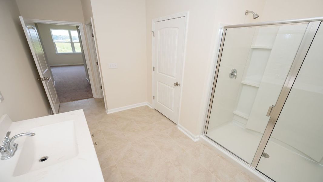 Representative unfurnished interior of a home built from the Aria by D.R. Horton in Summerville, Darlington (Image 32).