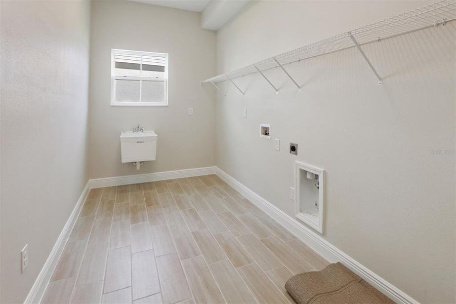 Spacious, unfurnished interior of a new home in Two Rivers, Zephyrhills (Image 33).