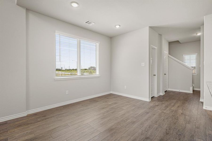 Spacious, unfurnished interior of a new home in Rocky Creek Crossing, Fort Worth (Image 11). Spacious, unfurnished interior of a new home in Rocky Creek Crossing, Fort Worth (Image 11).